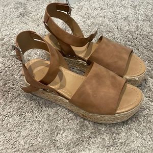 Platform sandals